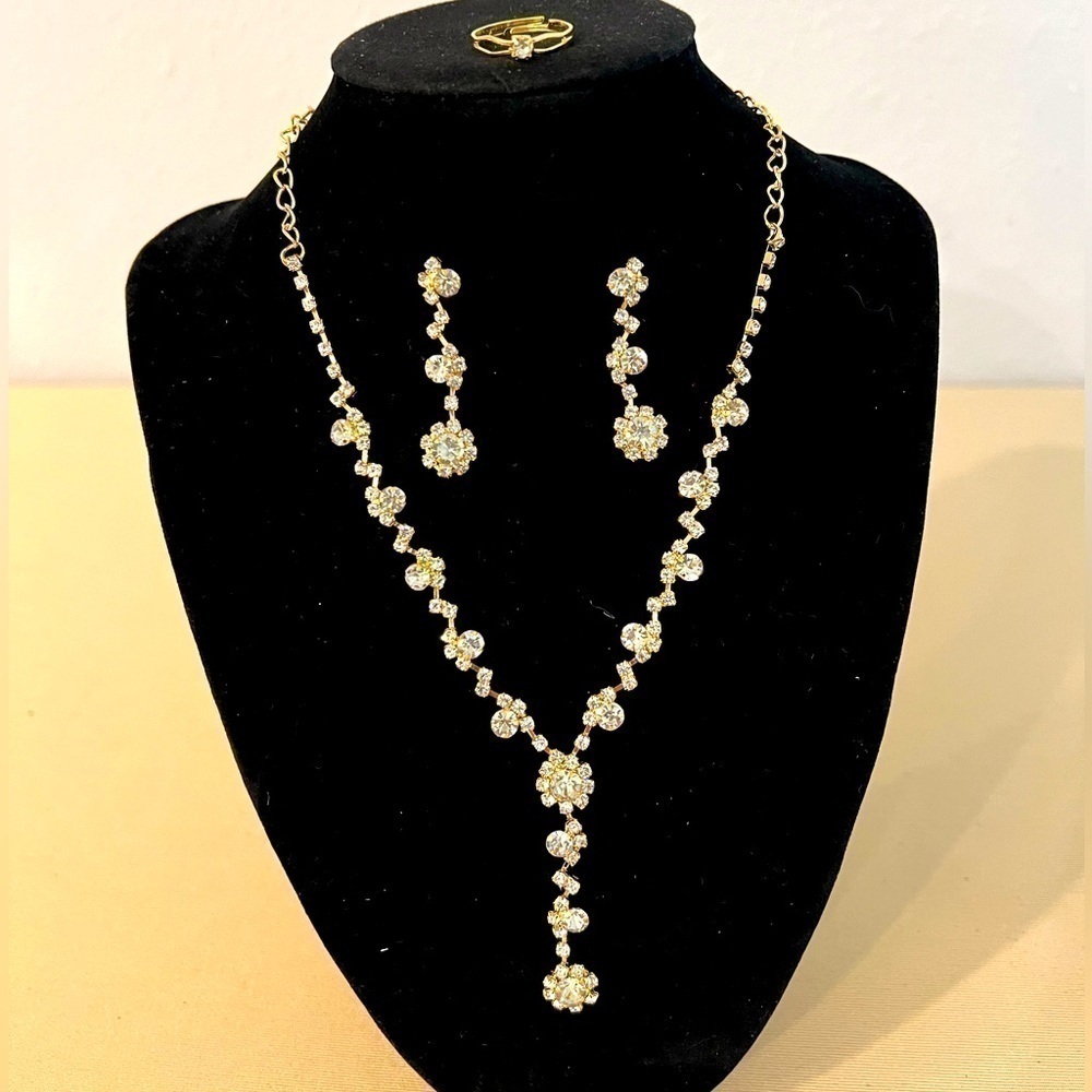 COPY - BEAUTIFUL 4 PIECE SET